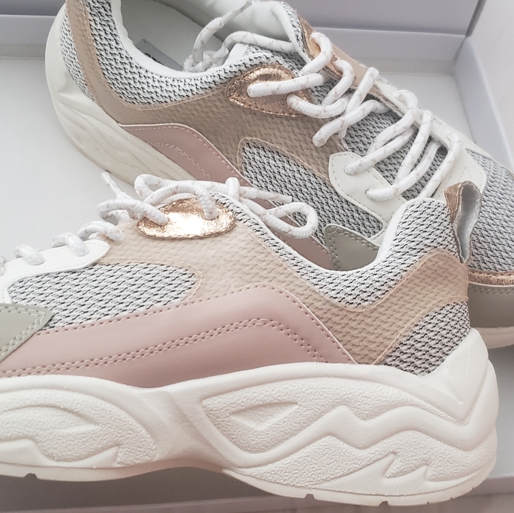🎉HOST PICK🎉 Steve Madden Shirli Sneakers - Picture 3 of 5